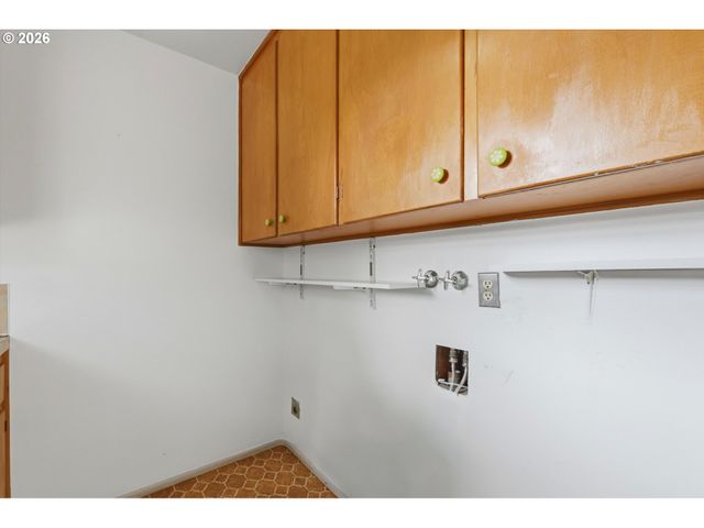 16706 Se ANKENY St, Portland, OR 97233