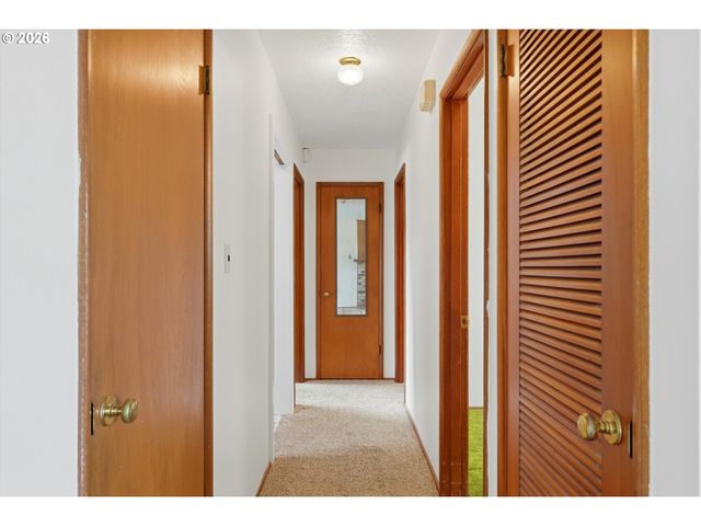 16706 Se ANKENY St, Portland, OR 97233