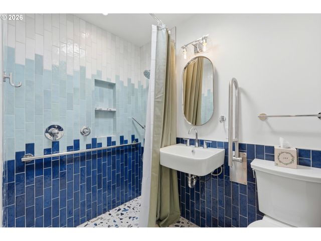 16706 Se ANKENY St, Portland, OR 97233