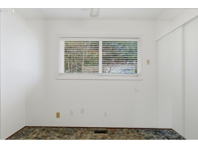 16706 Se ANKENY St, Portland, OR 97233