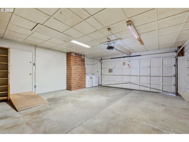 16706 Se ANKENY St, Portland, OR 97233