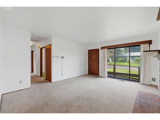 16706 Se ANKENY St, Portland, OR 97233