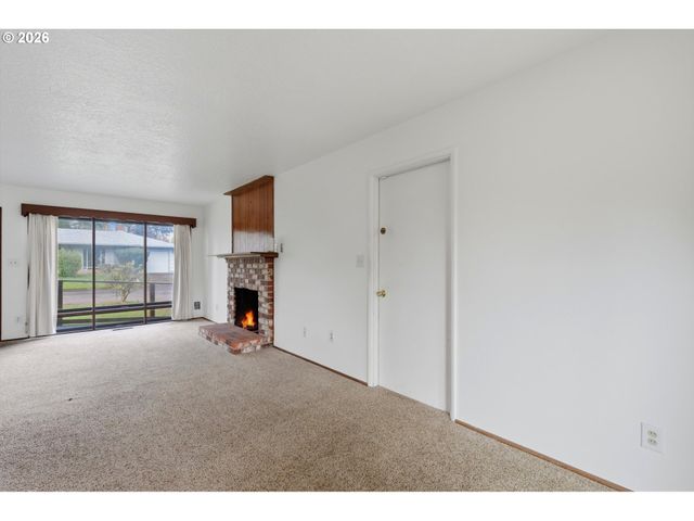 16706 Se ANKENY St, Portland, OR 97233