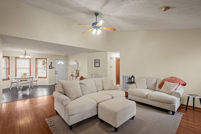 2427 Toler Rd, Woodlawn, TN 37191