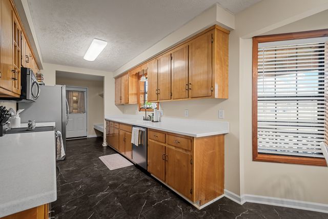 2427 Toler Rd, Woodlawn, TN 37191