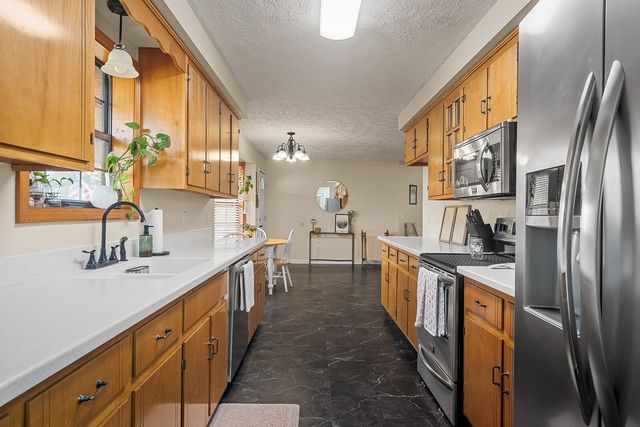 2427 Toler Rd, Woodlawn, TN 37191