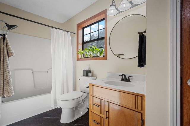 2427 Toler Rd, Woodlawn, TN 37191