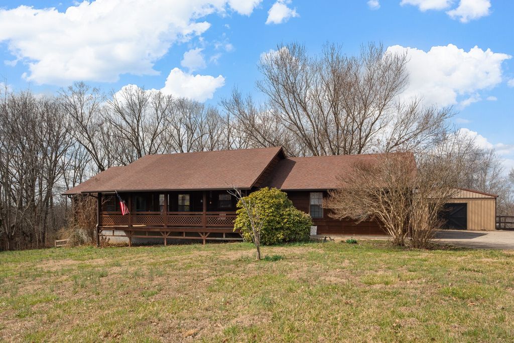 2427 Toler Rd, Woodlawn, TN 37191