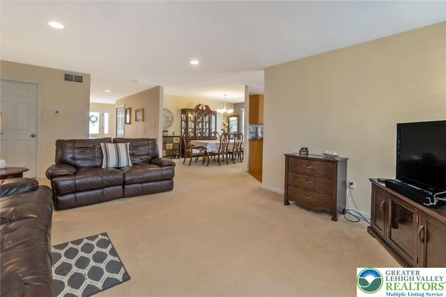 1945 Vintage Drive, Bethlehem Twp, PA 18045