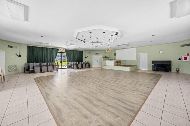 3405 NW 48 Avenue J514, Lauderdale Lakes, FL 33319