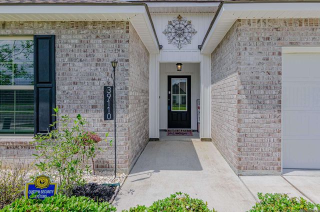 39110 Forestwood Ave, Gonzales, LA 70737