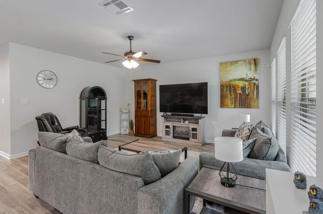 39110 Forestwood Ave, Gonzales, LA 70737