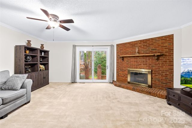 8430 Coulwood Oak Lane, Charlotte, NC 28214