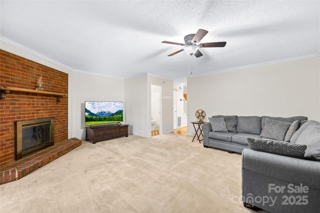 8430 Coulwood Oak Lane, Charlotte, NC 28214