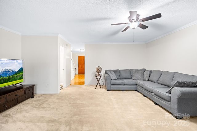 8430 Coulwood Oak Lane, Charlotte, NC 28214