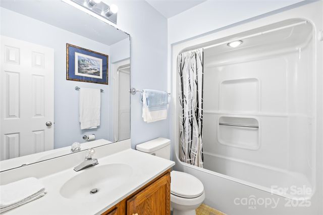 8430 Coulwood Oak Lane, Charlotte, NC 28214