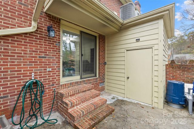 8430 Coulwood Oak Lane, Charlotte, NC 28214