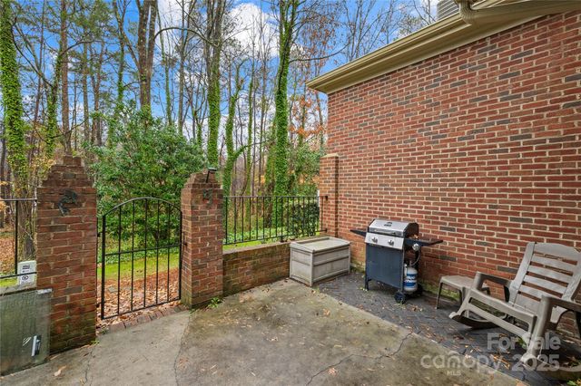 8430 Coulwood Oak Lane, Charlotte, NC 28214