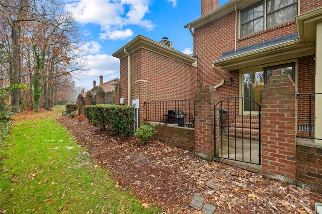 8430 Coulwood Oak Lane, Charlotte, NC 28214