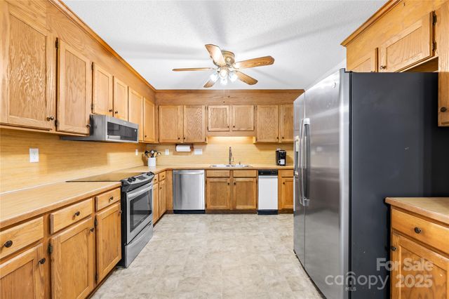 8430 Coulwood Oak Lane, Charlotte, NC 28214