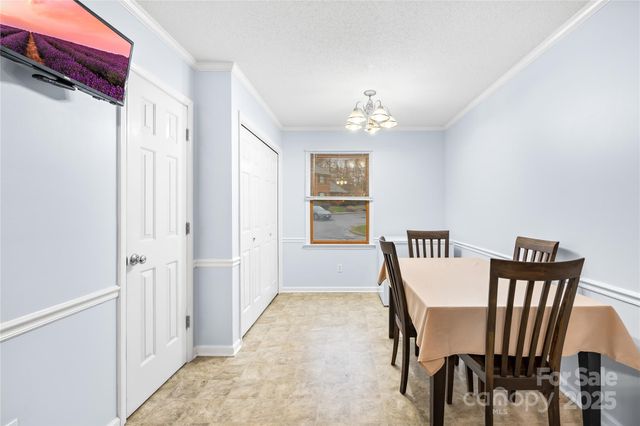 8430 Coulwood Oak Lane, Charlotte, NC 28214