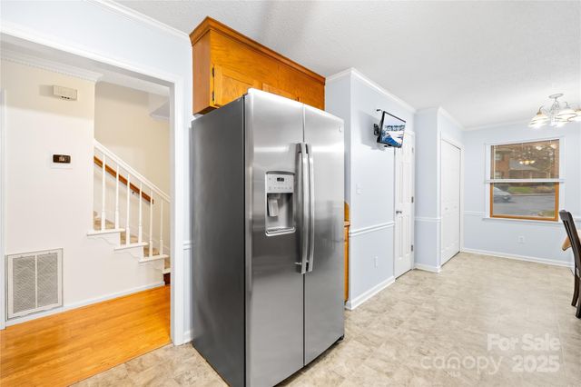 8430 Coulwood Oak Lane, Charlotte, NC 28214