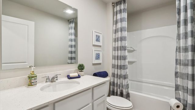 2790 Cecelia Drive, Hiawatha, IA 52233