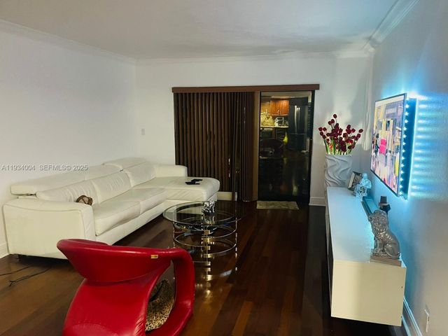 8290 Lake Dr 420, Doral, FL 33166