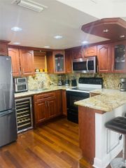 8290 Lake Dr 420, Doral, FL 33166