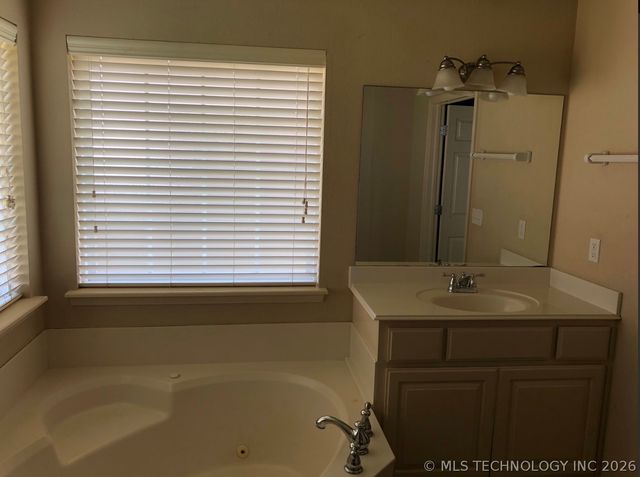 506 S 49th Court, Broken Arrow, OK 74014