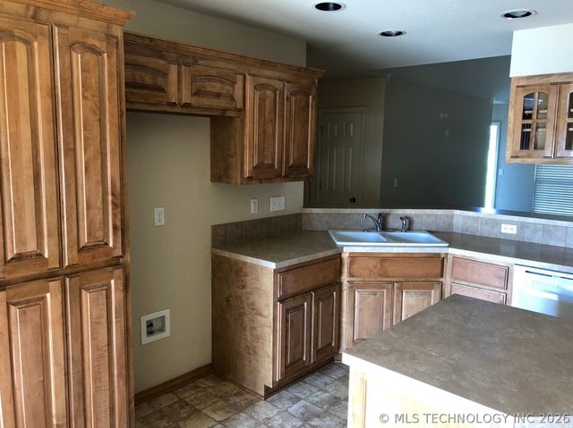 506 S 49th Court, Broken Arrow, OK 74014