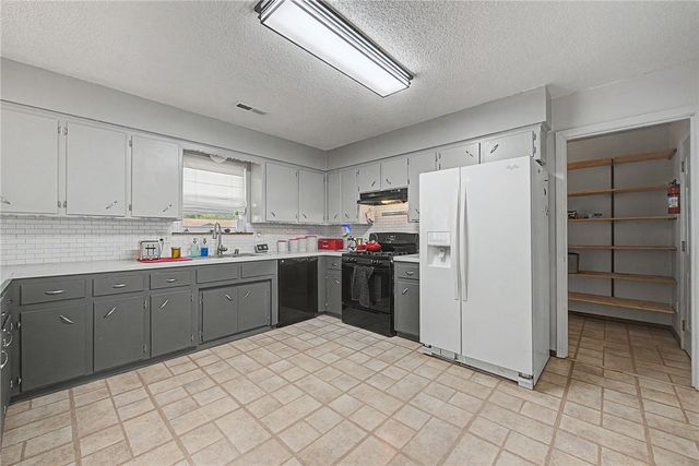 3406 Edward Avenue, Springdale, AR 72762