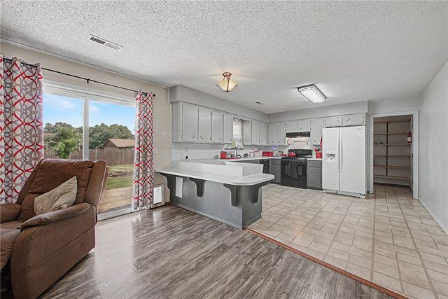 3406 Edward Avenue, Springdale, AR 72762