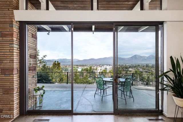 877 Hillcrest Drive, Pomona, CA 91768