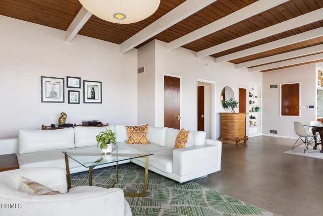 877 Hillcrest Drive, Pomona, CA 91768