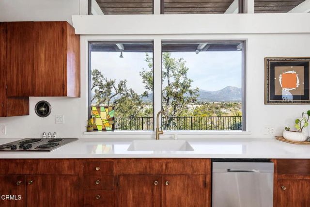 877 Hillcrest Drive, Pomona, CA 91768