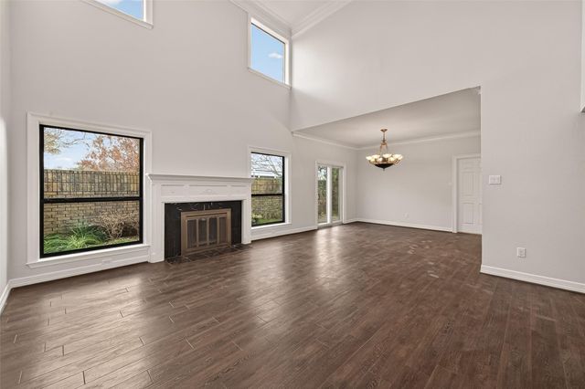 16 Town Oaks Place, Bellaire, TX 77401