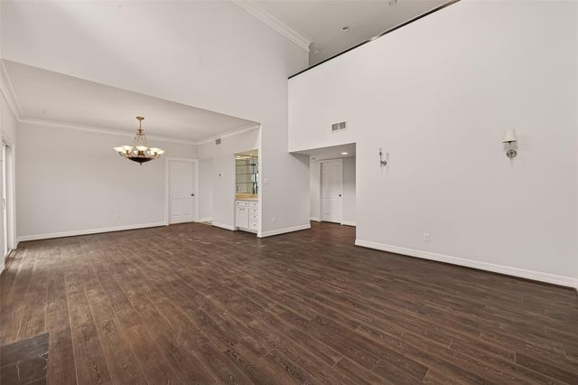 16 Town Oaks Place, Bellaire, TX 77401