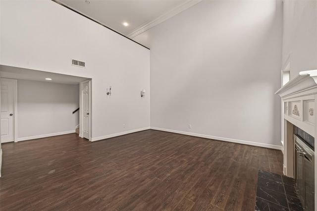 16 Town Oaks Place, Bellaire, TX 77401