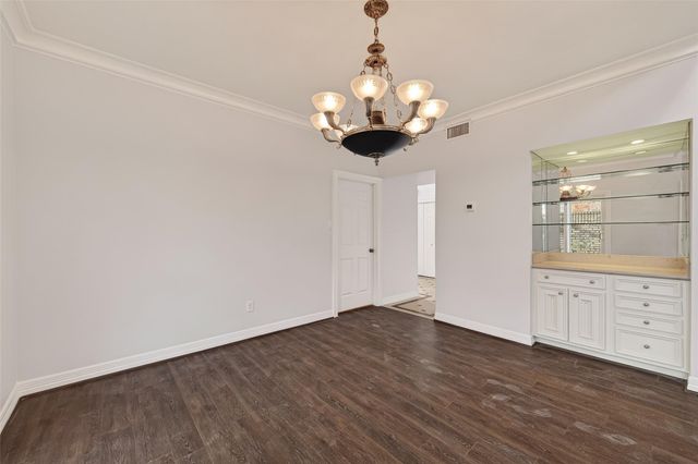 16 Town Oaks Place, Bellaire, TX 77401