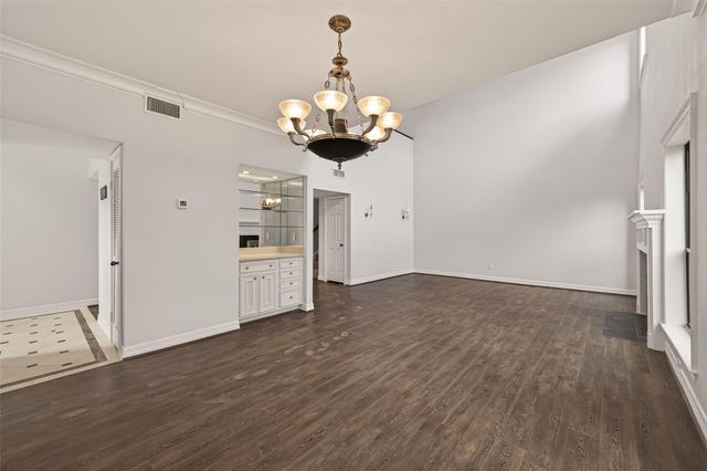 16 Town Oaks Place, Bellaire, TX 77401