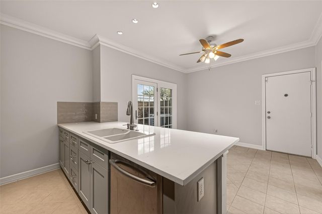 16 Town Oaks Place, Bellaire, TX 77401