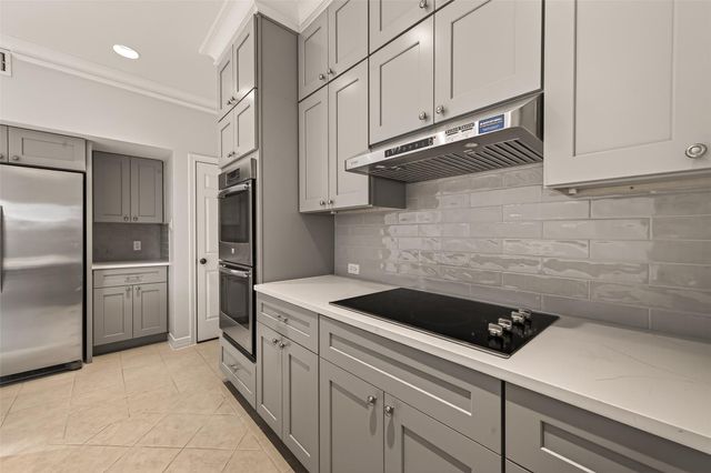 16 Town Oaks Place, Bellaire, TX 77401