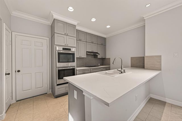 16 Town Oaks Place, Bellaire, TX 77401