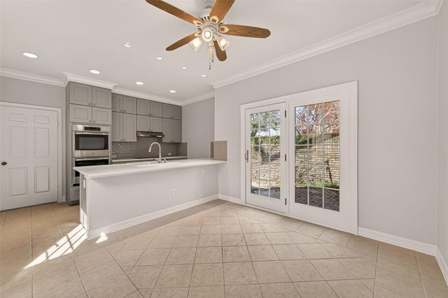 16 Town Oaks Place, Bellaire, TX 77401