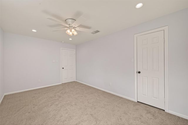 16 Town Oaks Place, Bellaire, TX 77401