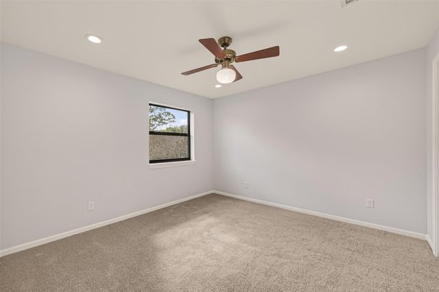 16 Town Oaks Place, Bellaire, TX 77401