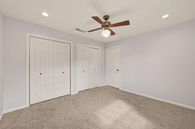 16 Town Oaks Place, Bellaire, TX 77401