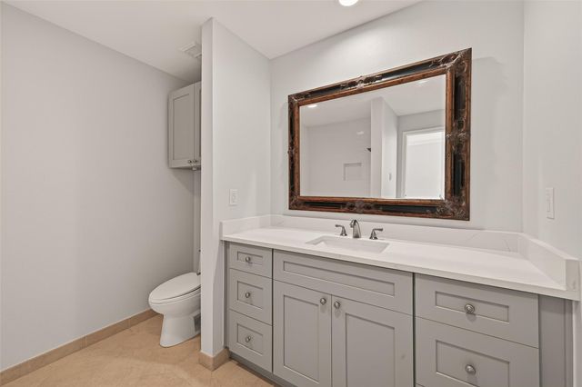 16 Town Oaks Place, Bellaire, TX 77401