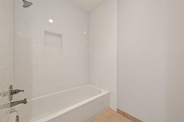 16 Town Oaks Place, Bellaire, TX 77401